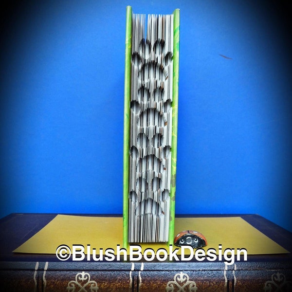 paws vertical book folding pattern