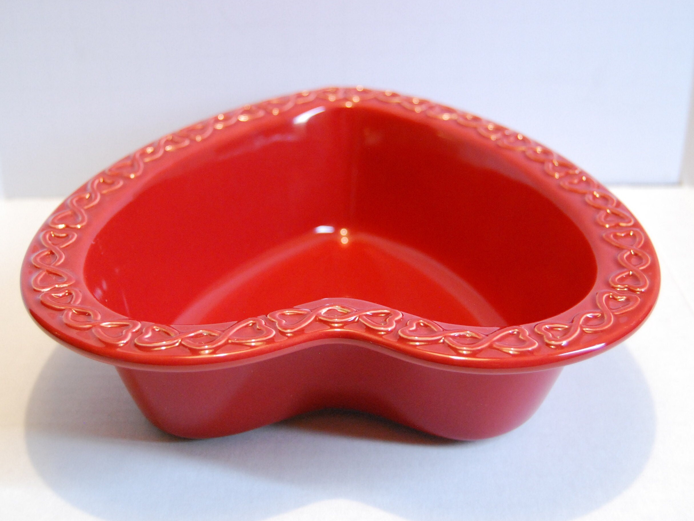 Chantal Red Party Pan with Glass Dome