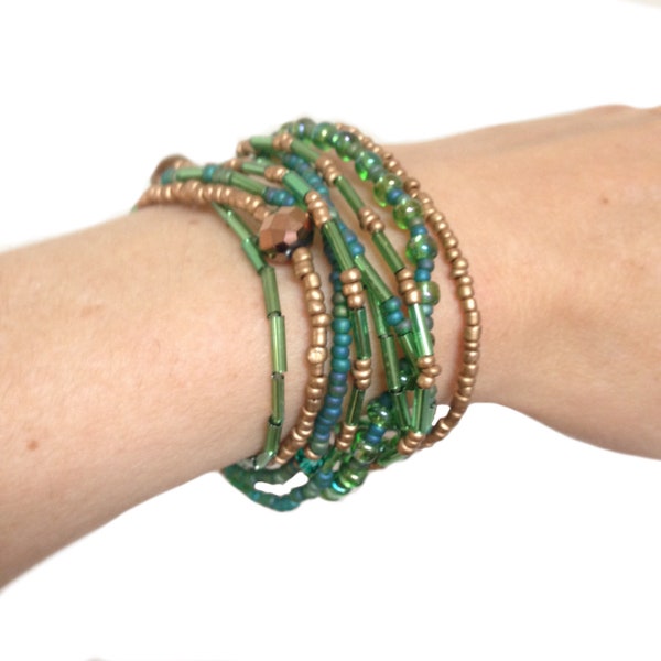 Groene wikkelarmband of ketting van kleine glaskralen, Boho chic kralenketting, Bohemian sieraden, Stuur een cadeau naar haar