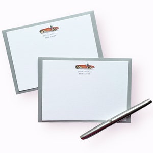 Personalisierte Dankeskarten mit rotem Sportwagen. Luxus Set von Briefkarten mit Umschlägen. A6 flache Grußkarten. Kurze Notiz.