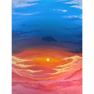 Puede incluir: Una pintura acrílica representa una escena de atardecer con un degradado de colores. El cielo transita del azul profundo al naranja y rosa, con nubes blancas y una figura silueteada. El sol es un círculo blanco brillante.