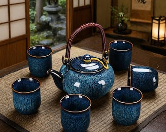Blauwe keramische Chinese theeset, theepot en 6 theekopjes, traditioneel Aziatisch servies