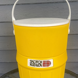 Vintage Skotch Kooler 2 Gallon Yellow Water dispenser Tailgating, family gathering/construction