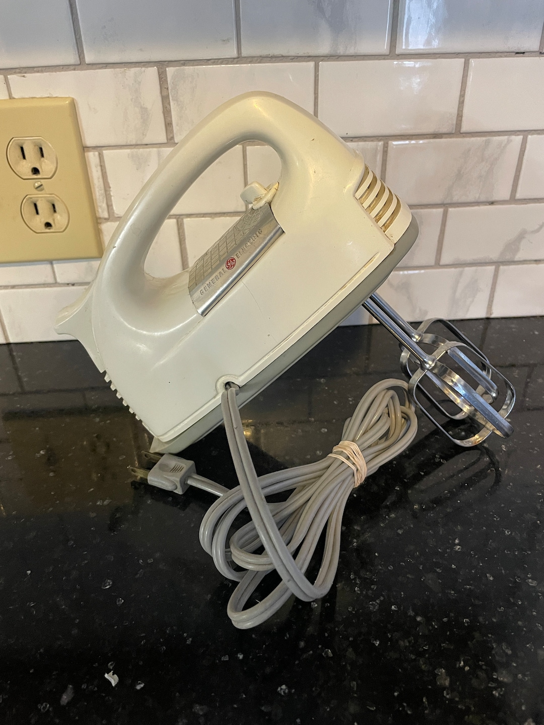 Vintage 3 Speed Portable/handheld Mixer Model 163M10 Almond Made in USA