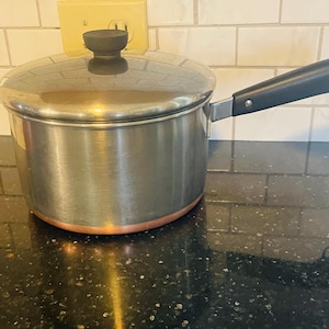 Vintage Revere Ware 4 Quart Sauce Pan With Cover and copper bottom made in USA/vintage kitchen/retro