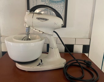 Vintage Complete Counter Top Hamilton Beach model G / 10 Speed Mixer With Two step side Bowls /Beater