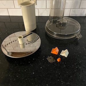 VintageFood Processor "REPLACEMENT PARTS" for model D1FP2-4202 Lid/Pusher/ Shredder, slicer blade/ 3 Knobs