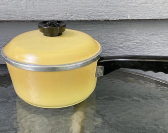 Rondel klubowy Vintage Harvest z żółtego odlewu aluminiowego o pojemności 1 1/2 kwarty z pokrywką