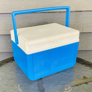 Vintage  Cooler Ice Chest Flip Lid Blue Camping/Fishing/Beach/Tailgating cooler/Lunch Box