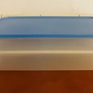 Vintage  Bread Keeper Blue Tupperware Container with adjustable bread rack 1718-8  26 cup or 2.6 Liter Tupperware