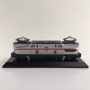 1994 Avon Lionel Train GG-1 Electric Engine with Wood Display Base and Original Box