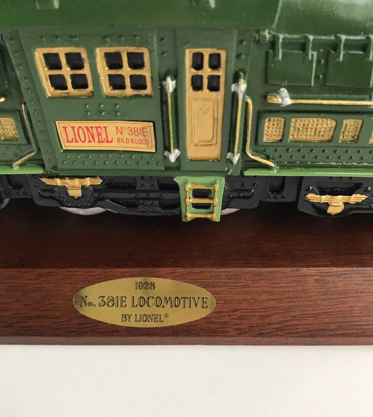 1992 Avon Lionel Train No. 381E Locomotive With Wood Display Base With ...
