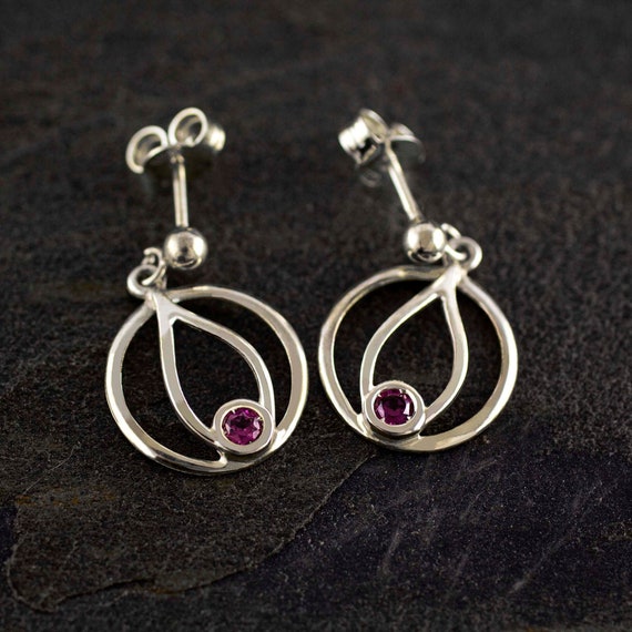 FLAME earrings 925 Sterling Silver with faceted Garnet stone.