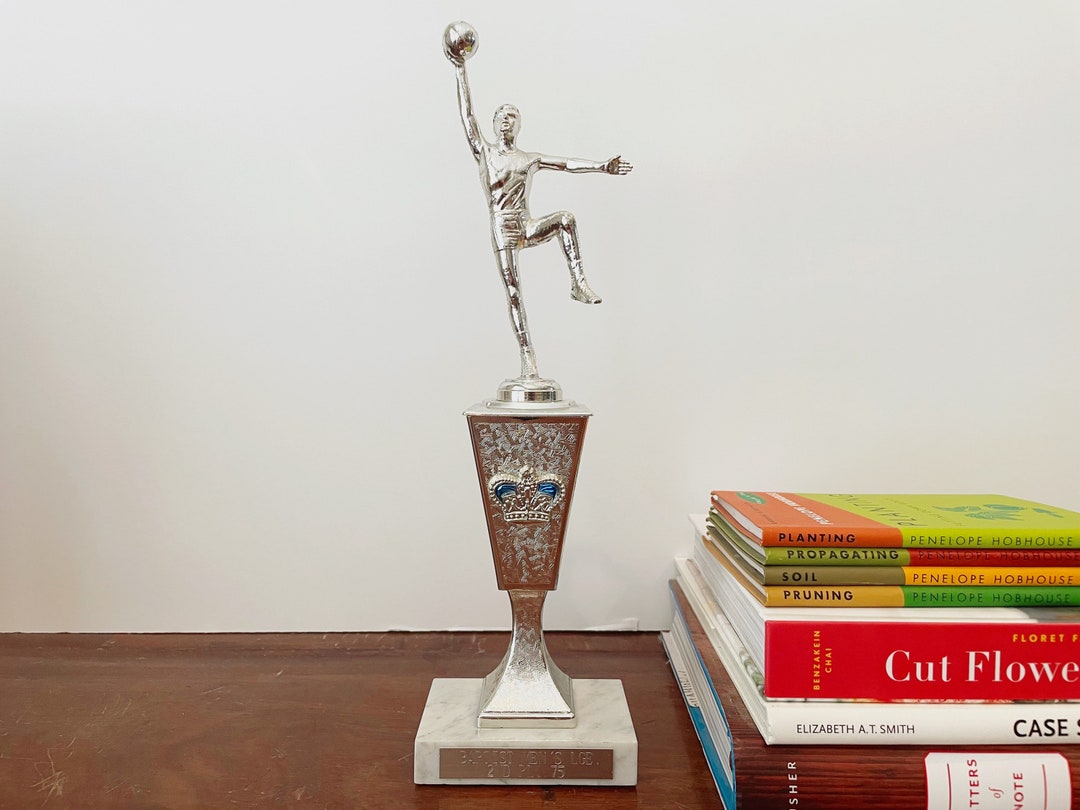 Trophée De Basketball Homme - Colonne Bleue Sur Base Marbre Blanc Pour Quipe R 835739