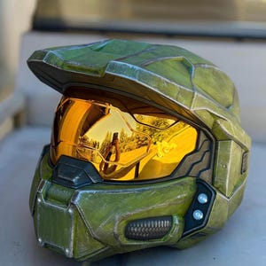 CUSTOM - DELUXE Halo Helmet Master Chief Full Sized Wearable with LED Lights