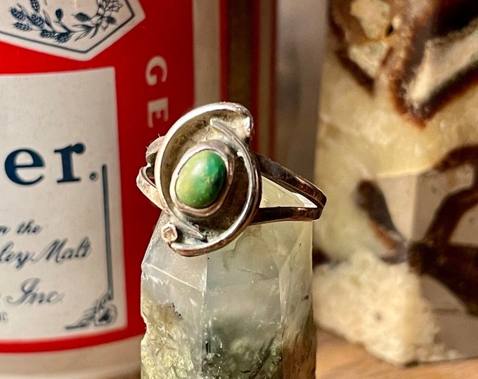 Vintage Western Style Green Turquoise Sterling Silver Ring size 6