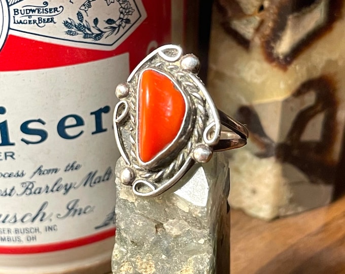 Vintage Western Style Coral Sterling Silver Ring size 5 1/2