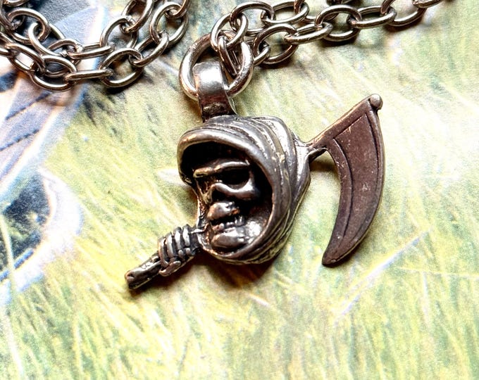 The “Deaths Grip” Vintage 90’s Charm Chain Necklace