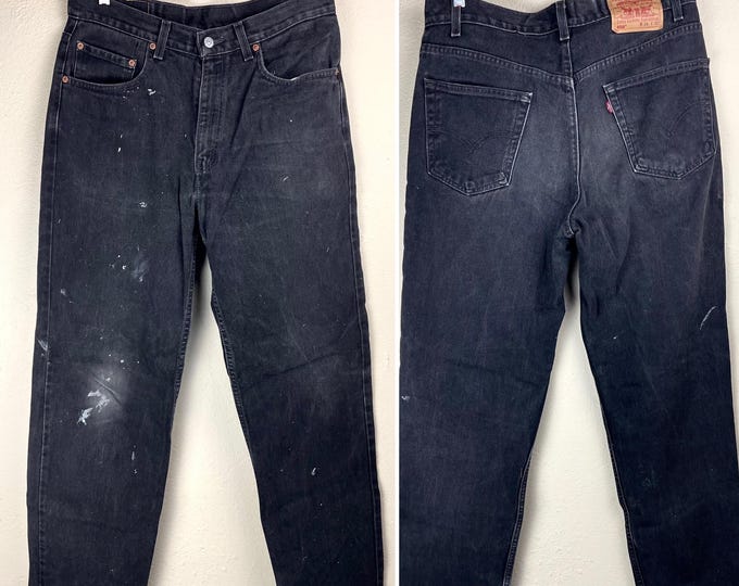 Vintage 2000 Y2K Black Levi’s 550 Distressed Denim Waist 34”