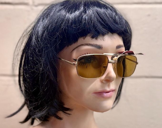 Vintage Aviator Sunglasses: Gold Frame, Amber Lens