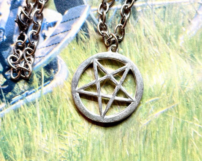 The “Pentacle” Vintage 90’s Charm Chain Necklace Pentagram
