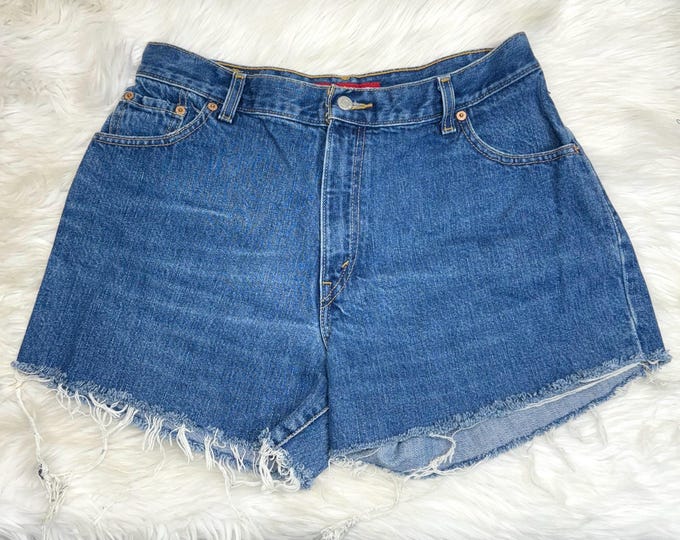 Levi’s 550 Blue Denim Shorts 33” Waist