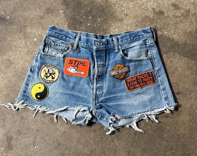 Vintage Levi’s 501 Denim Shorts 33” Waist