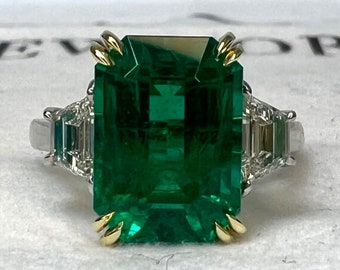 Zertifizierte 5.34 Carat Drei-Stein-Smaragdring, Platin, Emeraldcut, Smaragd, Ring, Drei-Stein-Ring, Smaragdring, Smaragdschmuck, Ring
