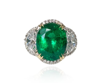 Emerald Oval Ring 5.83 CTS , 18k yellow gold