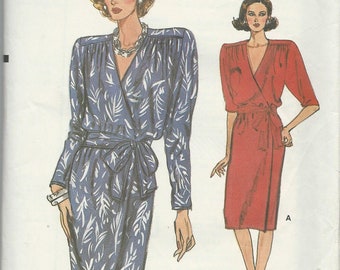 Vogue very easy Ladies dress pattern 14-16-18 -9775
