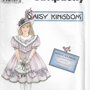 Può includere: Un cartamodello Simplicity per un vestito da bambina con stampa floreale. Il cartamodello si chiama "Daisy Kingdom" e include un cartamodello bonus per un vestito da bambola. Il numero del cartamodello è 0007.