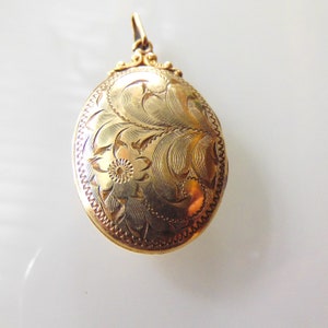 Yellow gold plated Victorian pendant 1940