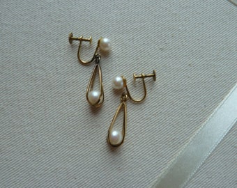 Boucles oreilles Plaque Or jaune 10k   4 Perles cultivés 7 mm