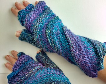 Spiral fingerless gloves