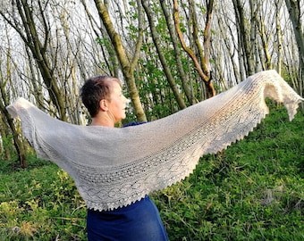 Akamas Lace Crescent shawl KIT Angel Lace yarn