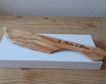 COLTELLO per la POLENTA in legno di ulivo, pezzo unico e fatto a mano, con scritta personalizzata - Mestolo, spatola