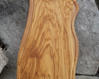 OLIVE WOOD CUTTING BOARD - Single piece, solid, not glued. 50 x 25 cm, thickness 2 cm or slightly more. Handmade, artisanal.