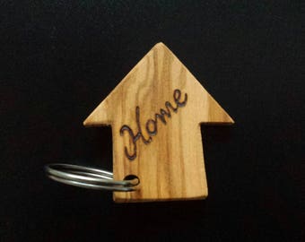 TÜRSCHLÜSSEL, Haus-förmigen Olive Holz-Schuppen, personalisiert mit Namen geschnitzt im Fokus