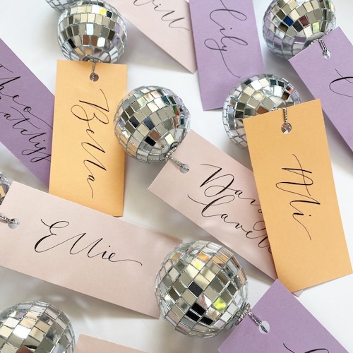 Marque-places de mariage boule disco, insignes de calligraphie manuscrite
