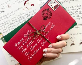 SOMENTE O ENVELOPE - Envelope do Papai Noel com endereço e selos escritos à mão em caligrafia.