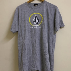 Vintage Volcom skateboard tshirt size M/santa cruz/blind/skatebording/bitch/hooks up/powell/birdhouse//90s clothing