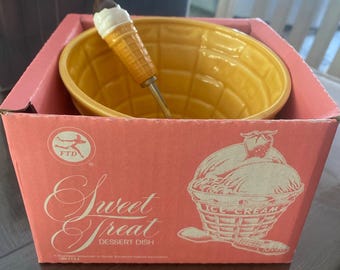 Vintage Japan (1986) FTDA Ceramic Ice Cream Sunday Bowl/Dish & Spoon MCM