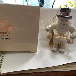 Lenox Frosty Fellow Snowman Snow Globe Ornament Skiing Christmas Gold Accent-af