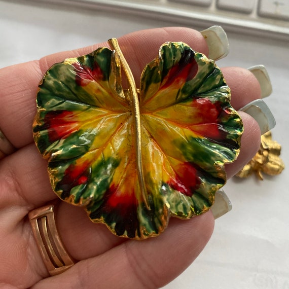 Vintage Goldtone Enamel Fall Leaf Brooch & Matchi… - image 3