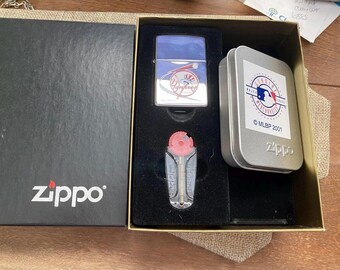Vintage 2001 Nwe York Yankees MLB Baseball Zippo Lighter NIB Rare