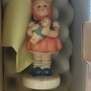 Goebel Hummel 239/B TMK-7 &quot;Girl With Doll&quot; Collector&#39;s Figurine 3-1/2&quot; Germany-af