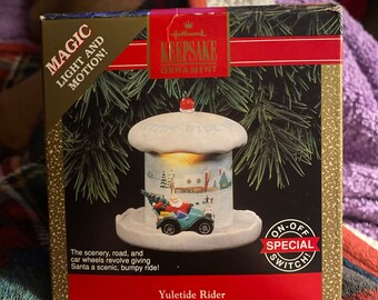 Vintage 1992 Hallmark Keepsake Magic Light & Motion Yuletide Rider Ornament - af