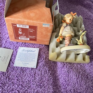 Hummel Figurine “WILL IT STING?” Hum #450/0 Goebel Germany!!!