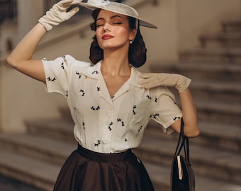 Grace-blouse met crèmekleurige hondenprint | Vintage damesstijl uit de jaren 40| De naaister van Bloomsbury