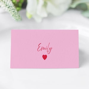 Carte de nom de lieu de mariage pliée imprimé coeur rose et rouge / carte de visite d'invité au mariage / carte de lieu imprimé « AMORE »